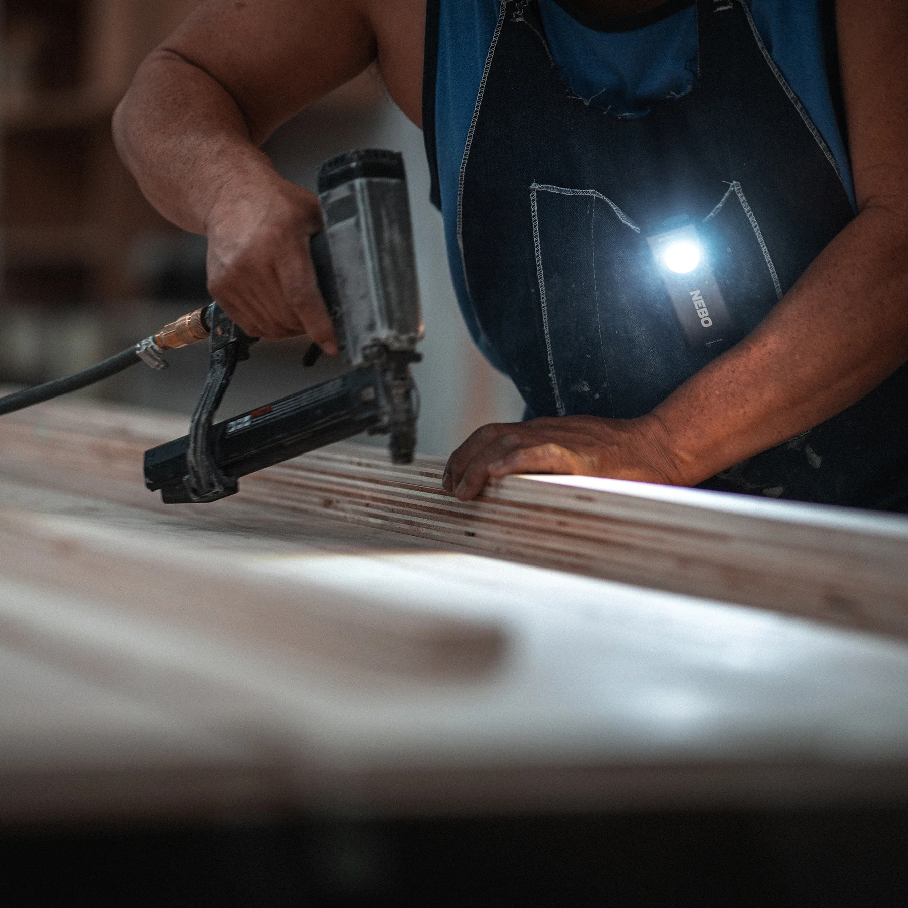 NEB-WLT-1007_Slim-Plus-1200_Lifestyle_Pocket-Clip2000x2000_1800x1800